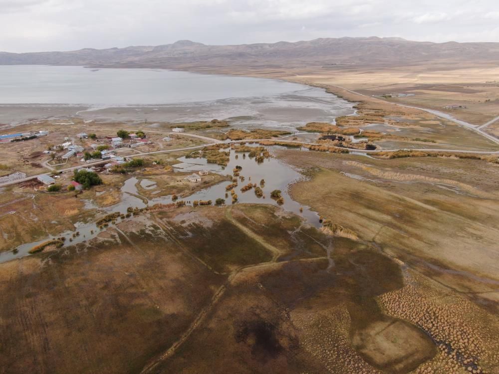 Erçek Gölü günden güne kuruyor Erçek Gölü günden güne kuruyor