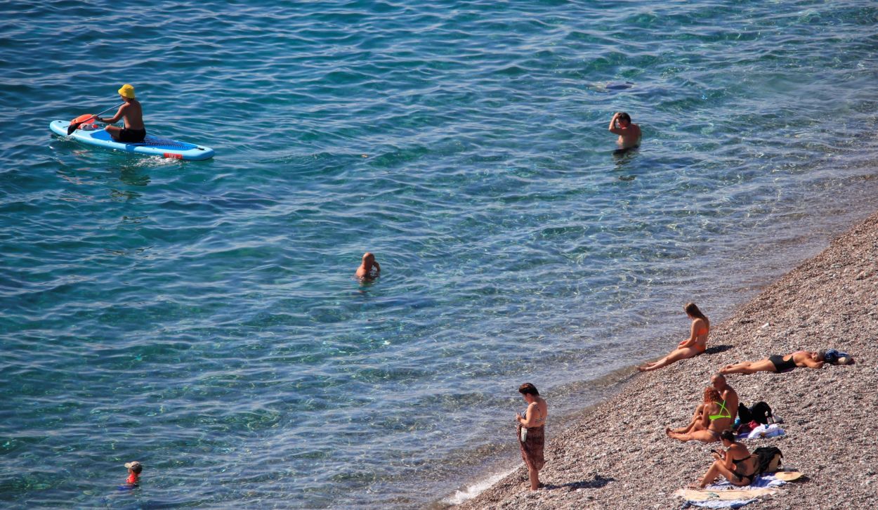 Türkiye kışı yaşarken, Antalya'da yazdan kalma günler devam ediyor Türkiye kışı yaşarken, Antalya'da yazdan kalma günler devam ediyor